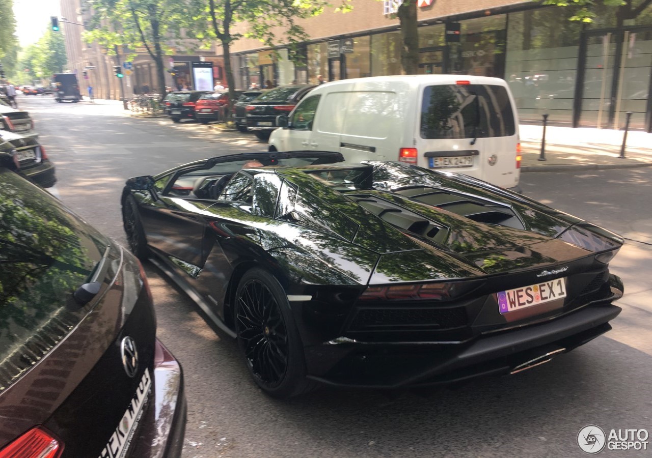 Lamborghini Aventador S LP740-4 Roadster