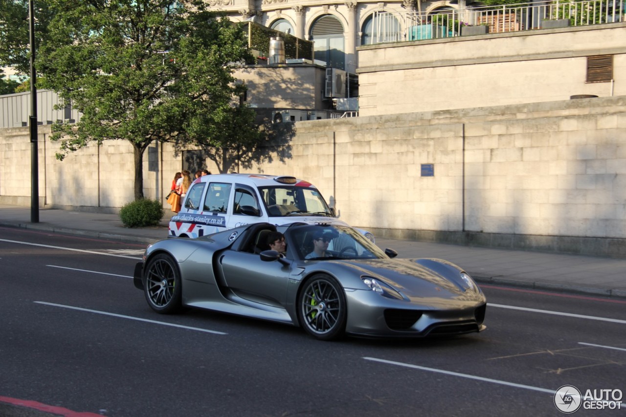 Porsche 918 Spyder Weissach Package