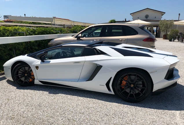 Lamborghini Aventador LP700-4 Roadster