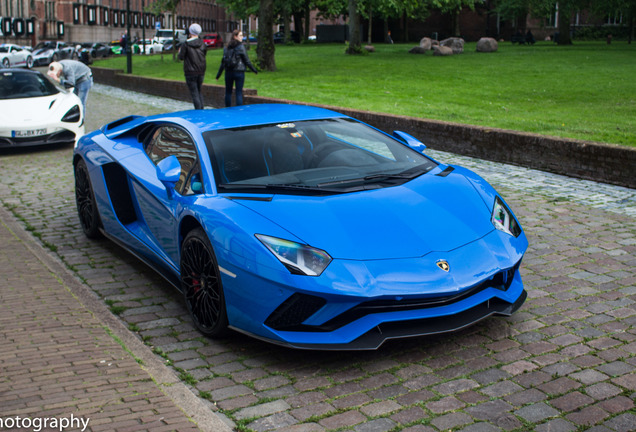 Lamborghini Aventador S LP740-4