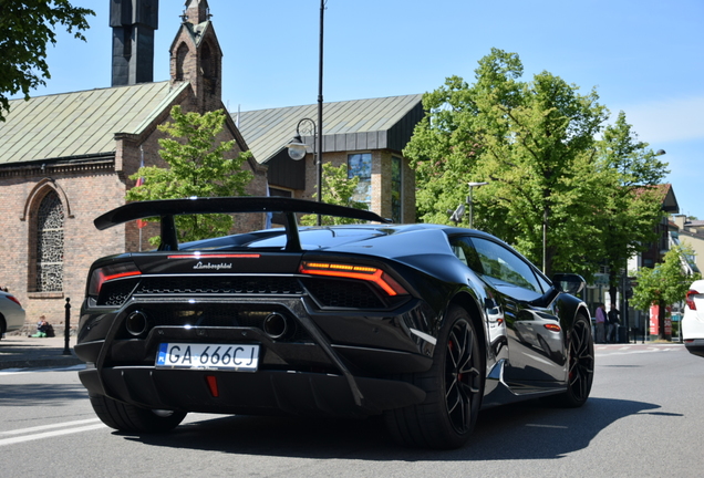 Lamborghini Huracán LP640-4 Performante