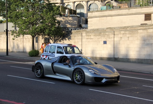 Porsche 918 Spyder Weissach Package