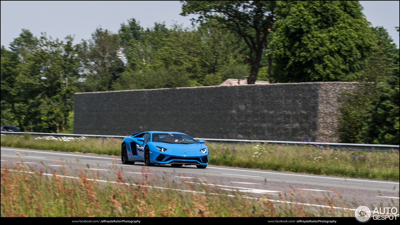 Lamborghini Aventador S LP740-4