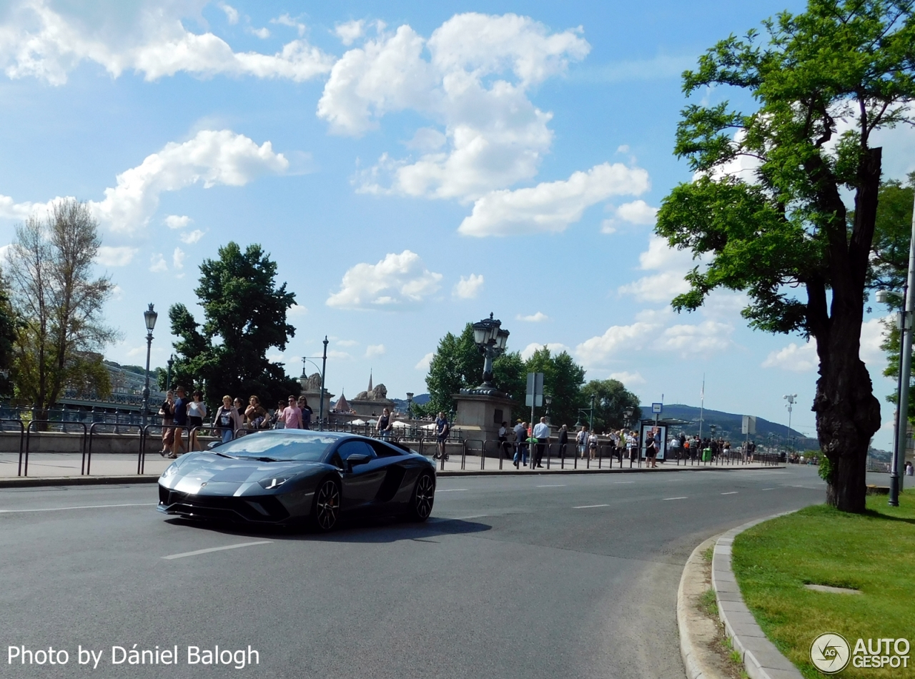 Lamborghini Aventador S LP740-4