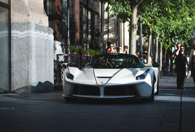 Ferrari LaFerrari Aperta