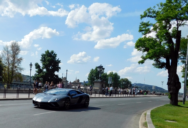 Lamborghini Aventador S LP740-4