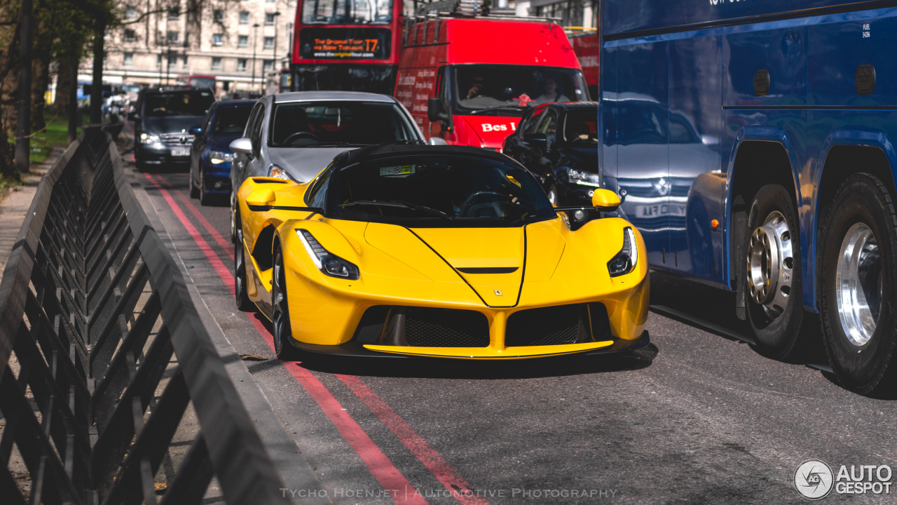 Ferrari LaFerrari Aperta