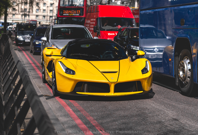 Ferrari LaFerrari Aperta