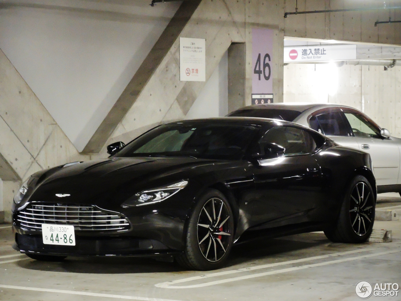 Aston Martin DB11