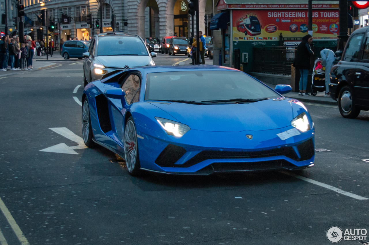 Lamborghini Aventador S LP740-4