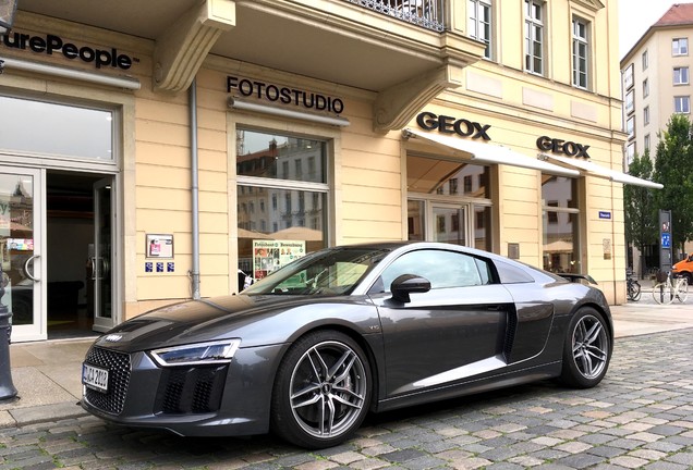 Audi R8 V10 Plus 2015