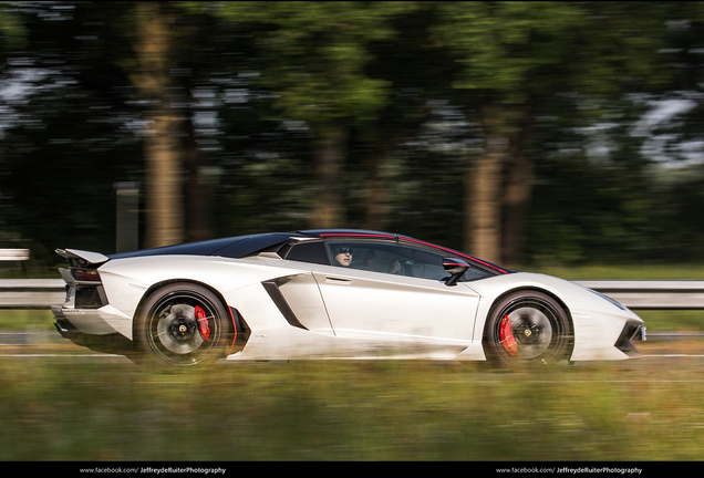 Lamborghini Aventador LP700-4 Roadster Pirelli Edition