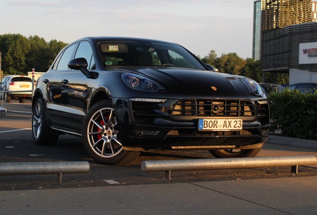 Porsche 95B Macan GTS