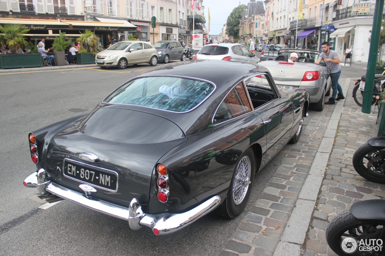 Aston Martin DB4