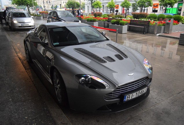 Aston Martin V12 Vantage