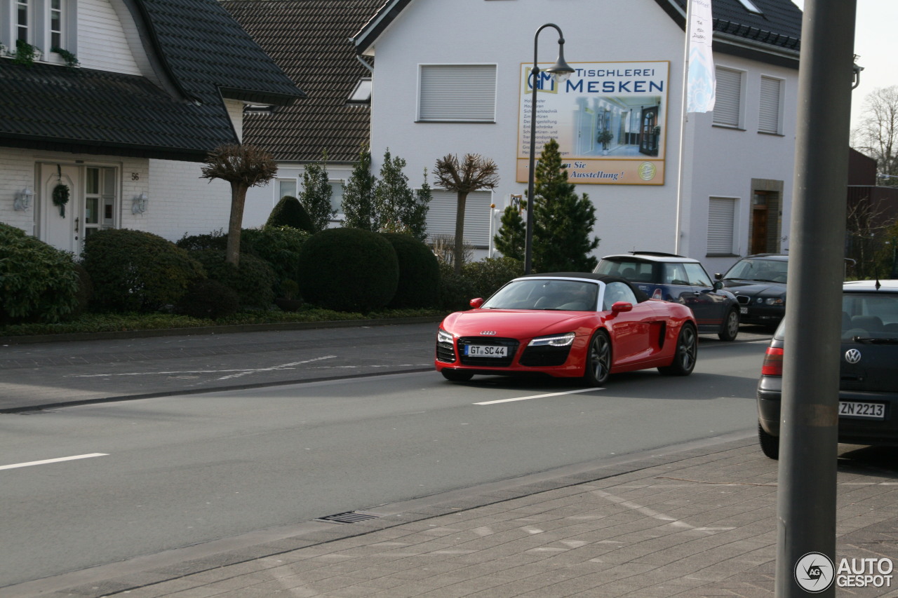 Audi R8 V8 Spyder 2013