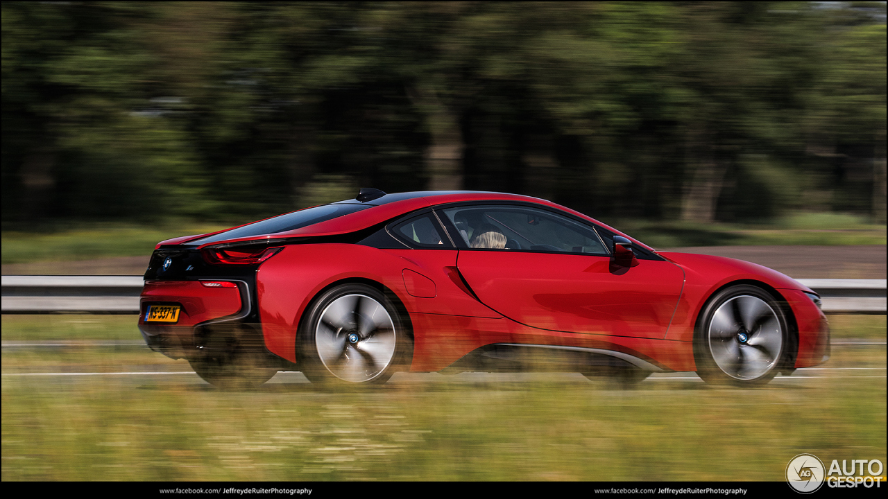 BMW i8 Protonic Red Edition