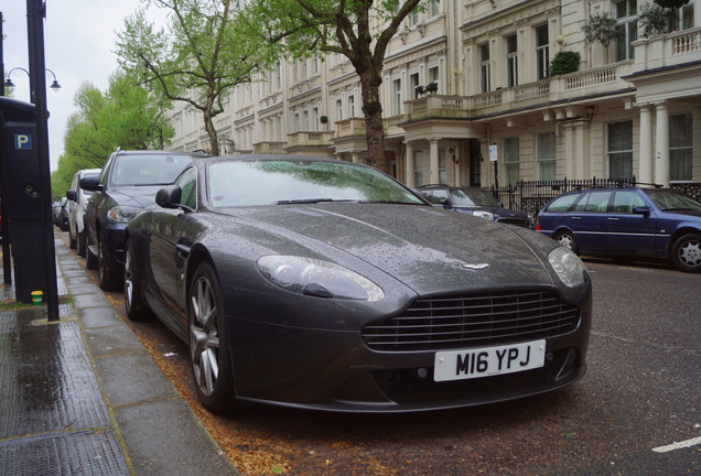 Aston Martin V8 Vantage 2012