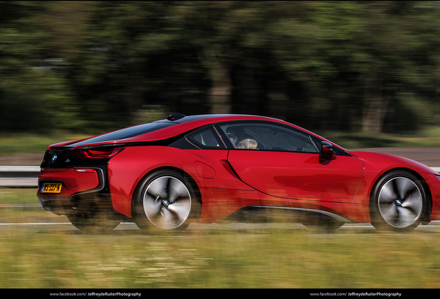 BMW i8 Protonic Red Edition