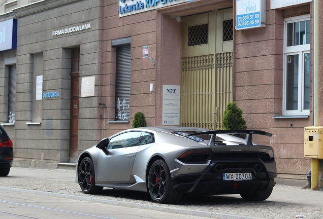 Lamborghini Huracán LP640-4 Performante