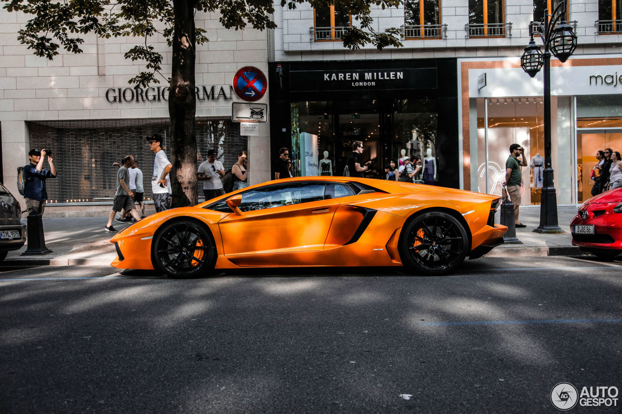 Lamborghini Aventador LP700-4