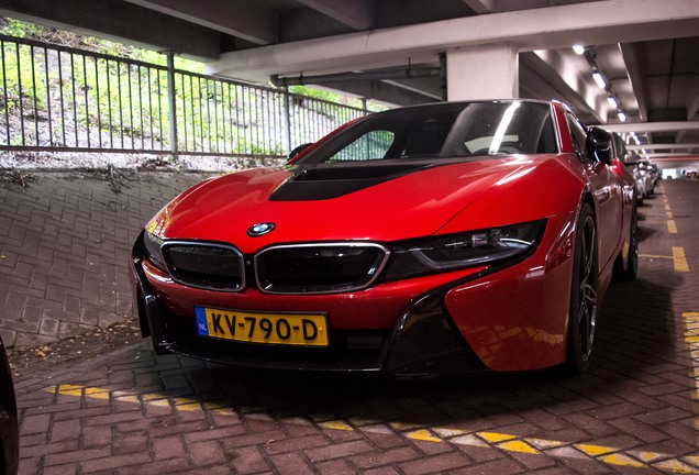 BMW i8 Protonic Red Edition