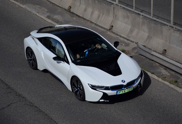 BMW i8