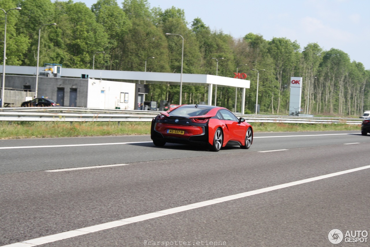 BMW i8 Protonic Red Edition