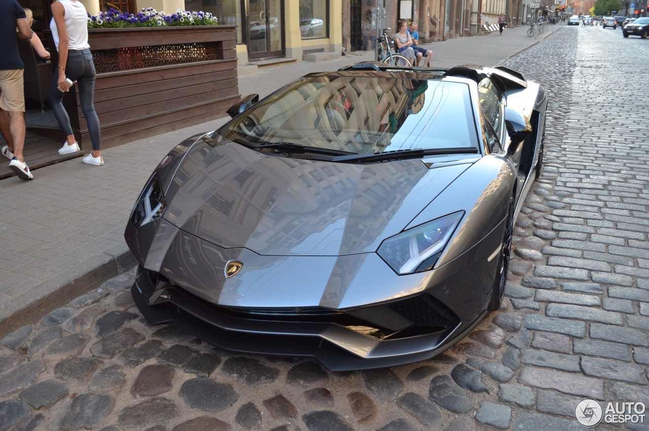 Lamborghini Aventador S LP740-4 Roadster