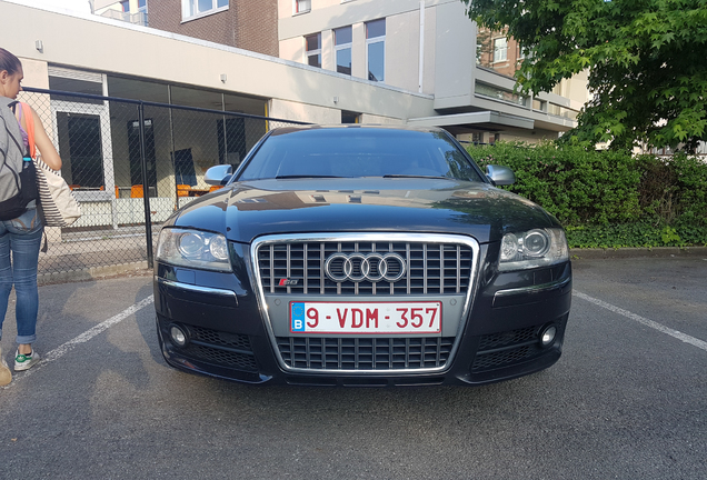 Audi S8 D3