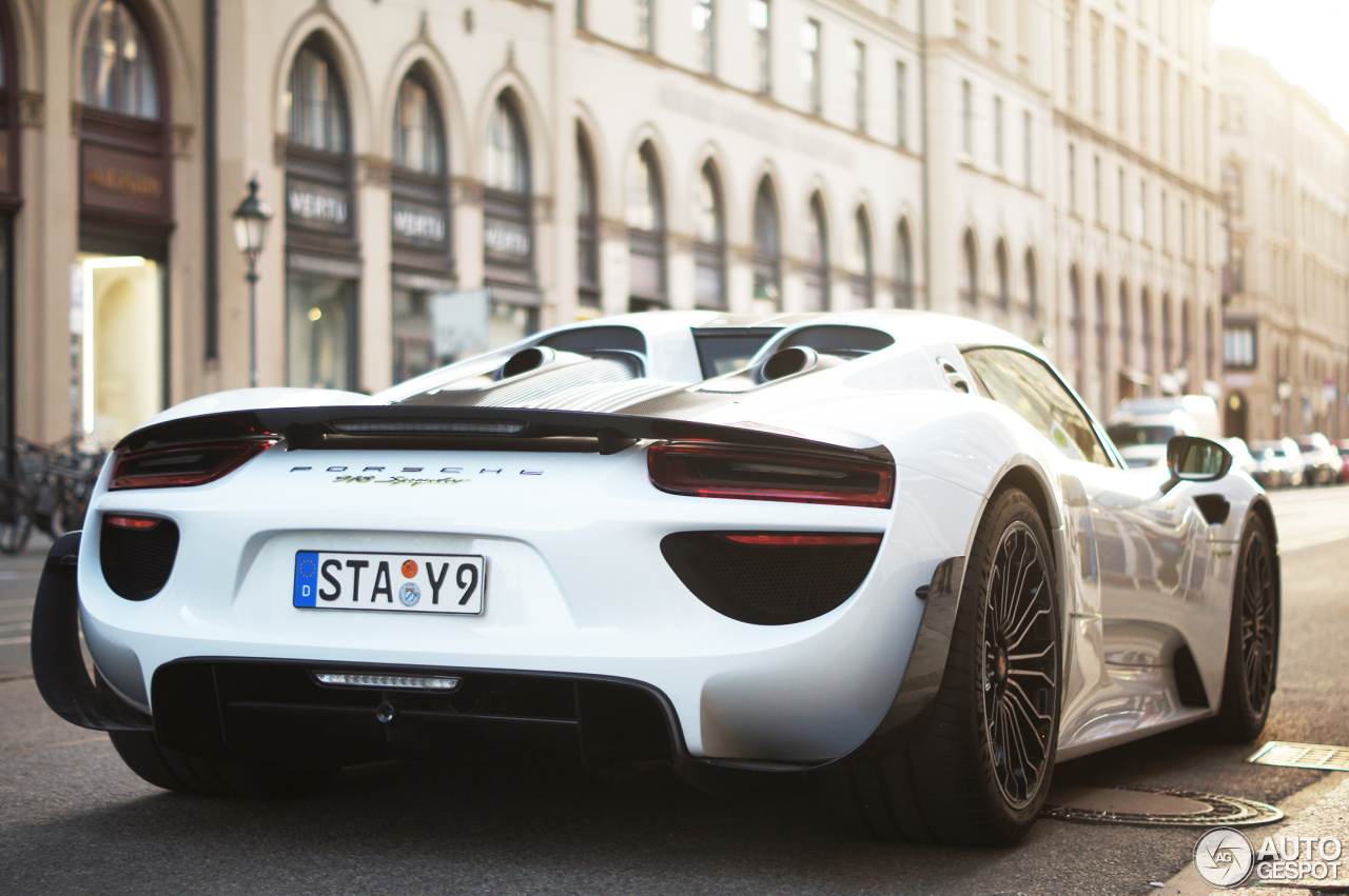 Porsche 918 Spyder Weissach Package