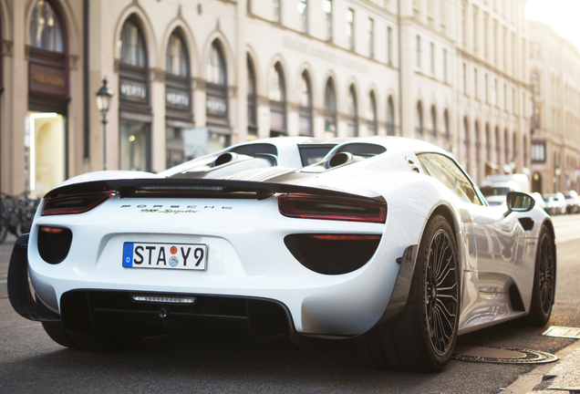 Porsche 918 Spyder Weissach Package