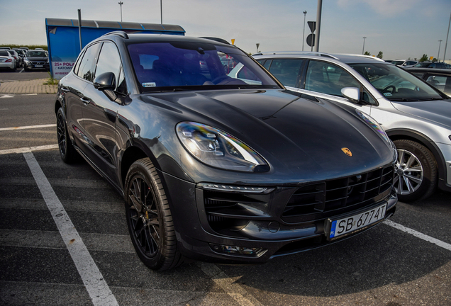 Porsche 95B Macan GTS