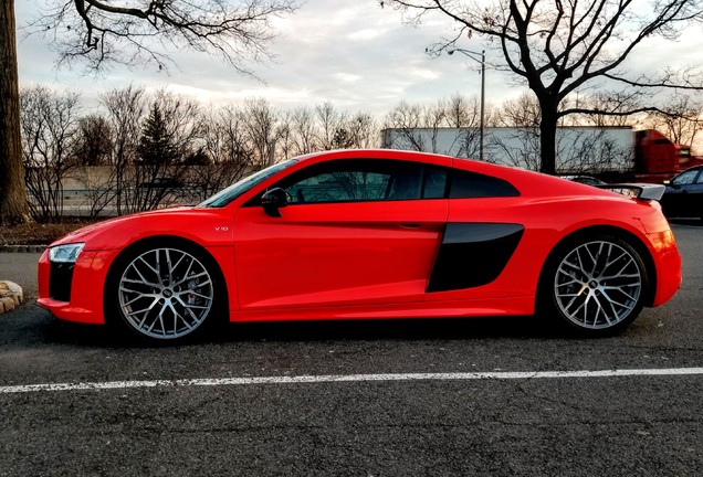 Audi R8 V10 Plus 2015