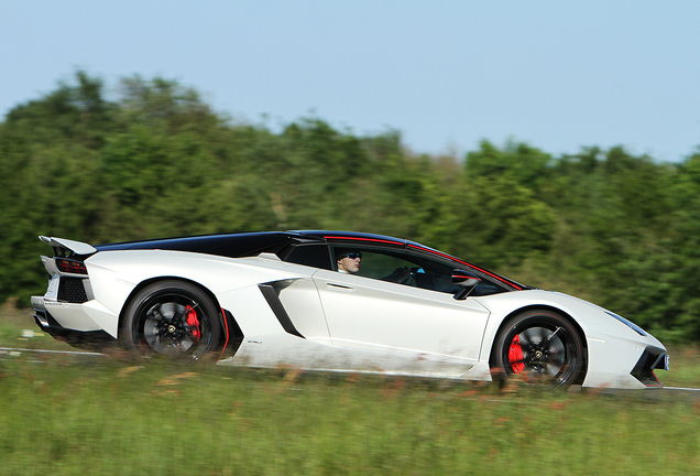 Lamborghini Aventador LP700-4 Roadster Pirelli Edition