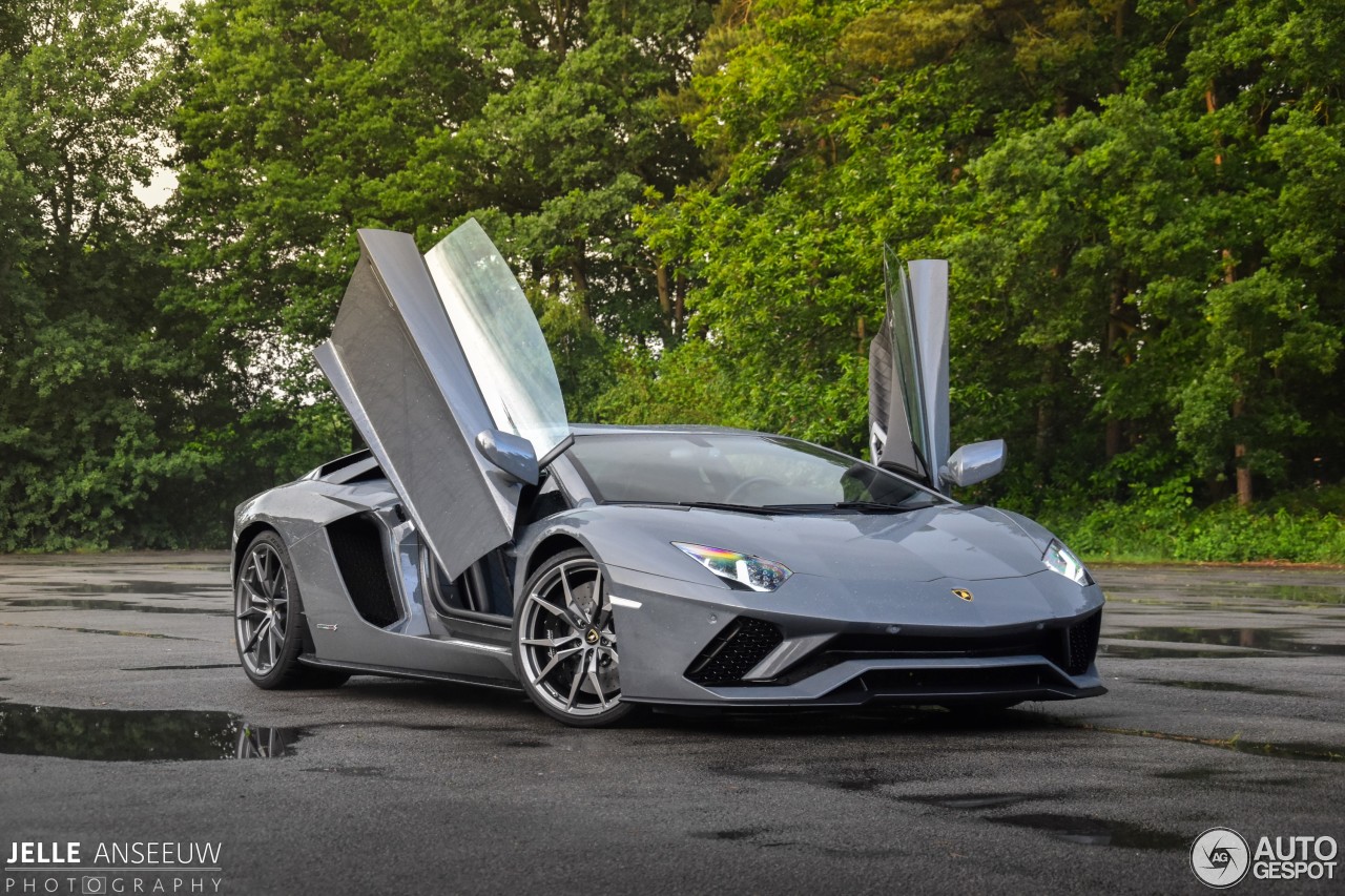 Lamborghini Aventador S LP740-4