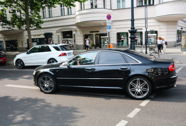 Audi S8 D3