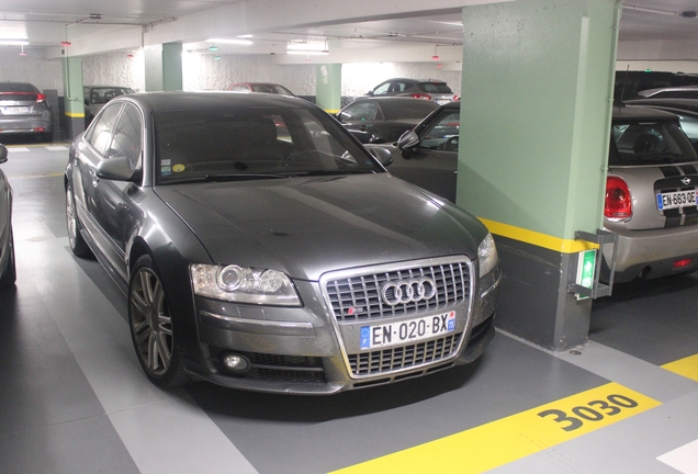 Audi S8 D3