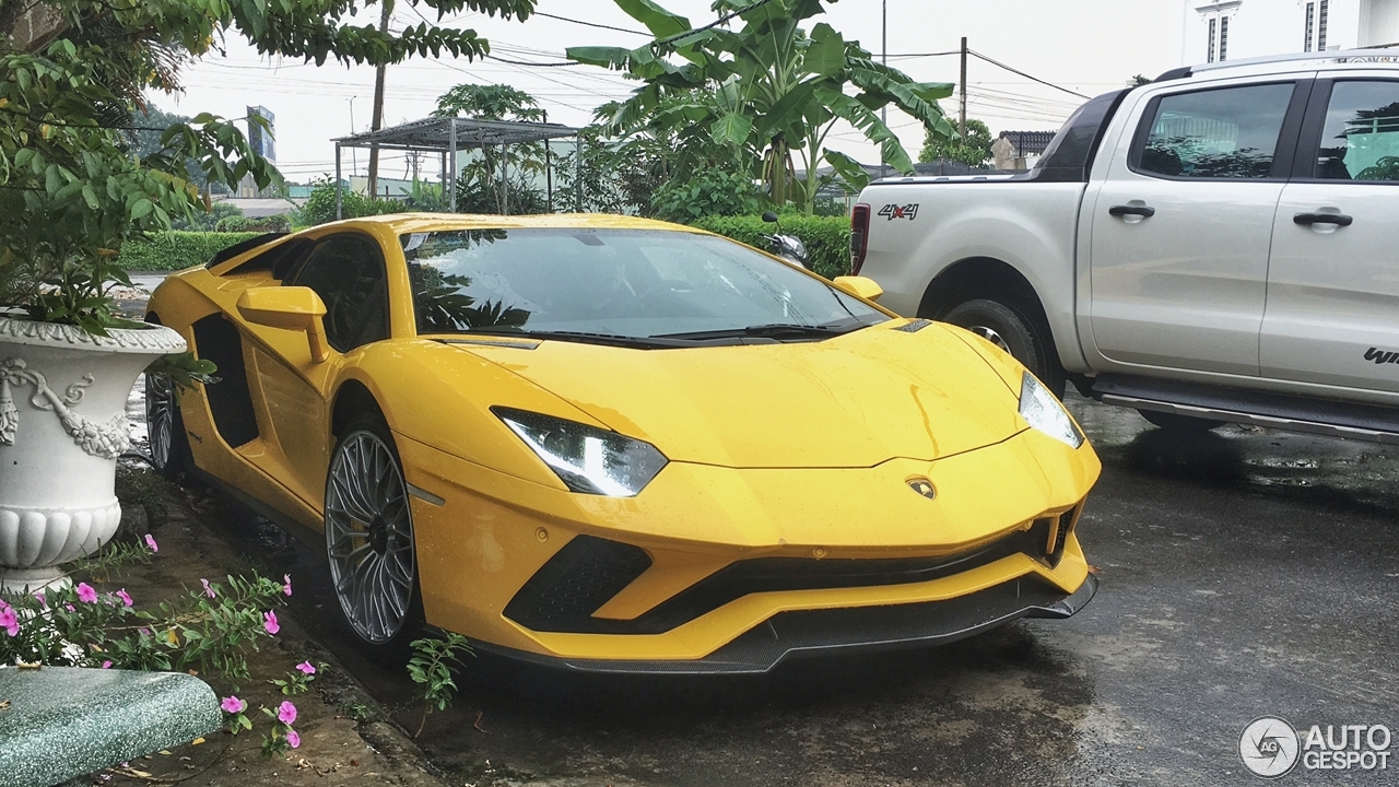 Lamborghini Aventador S LP740-4