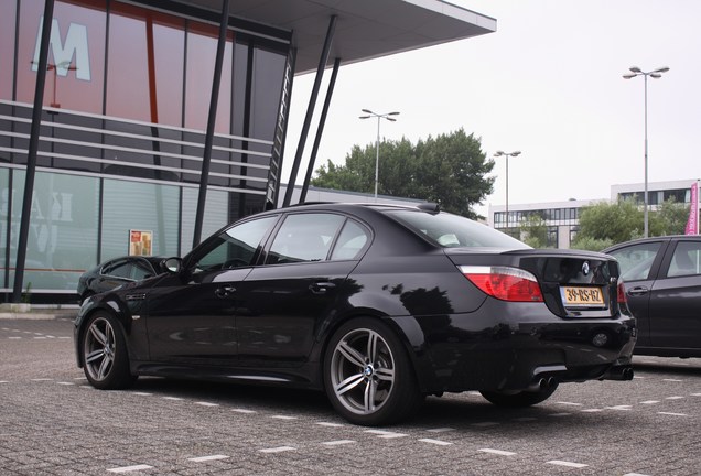 BMW M5 E60 2005