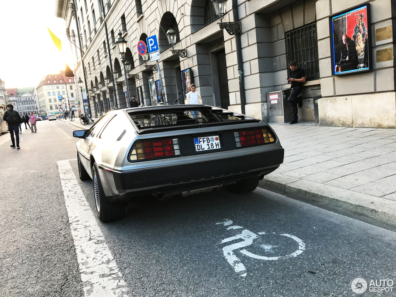 DeLorean DMC-12