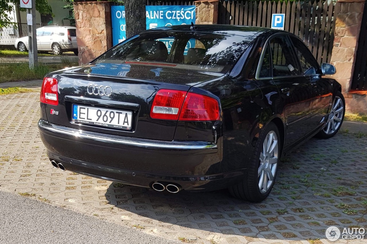 Audi S8 D3