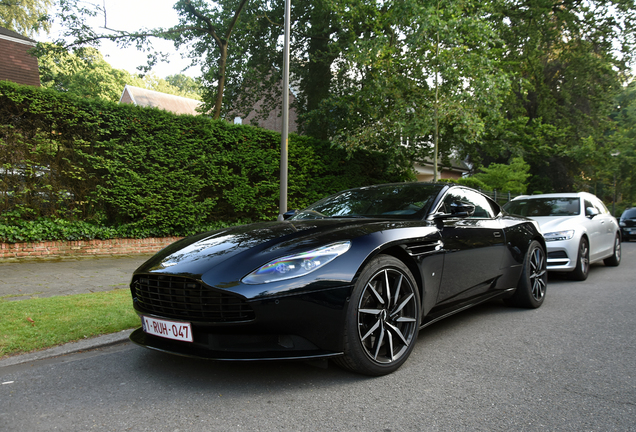 Aston Martin DB11