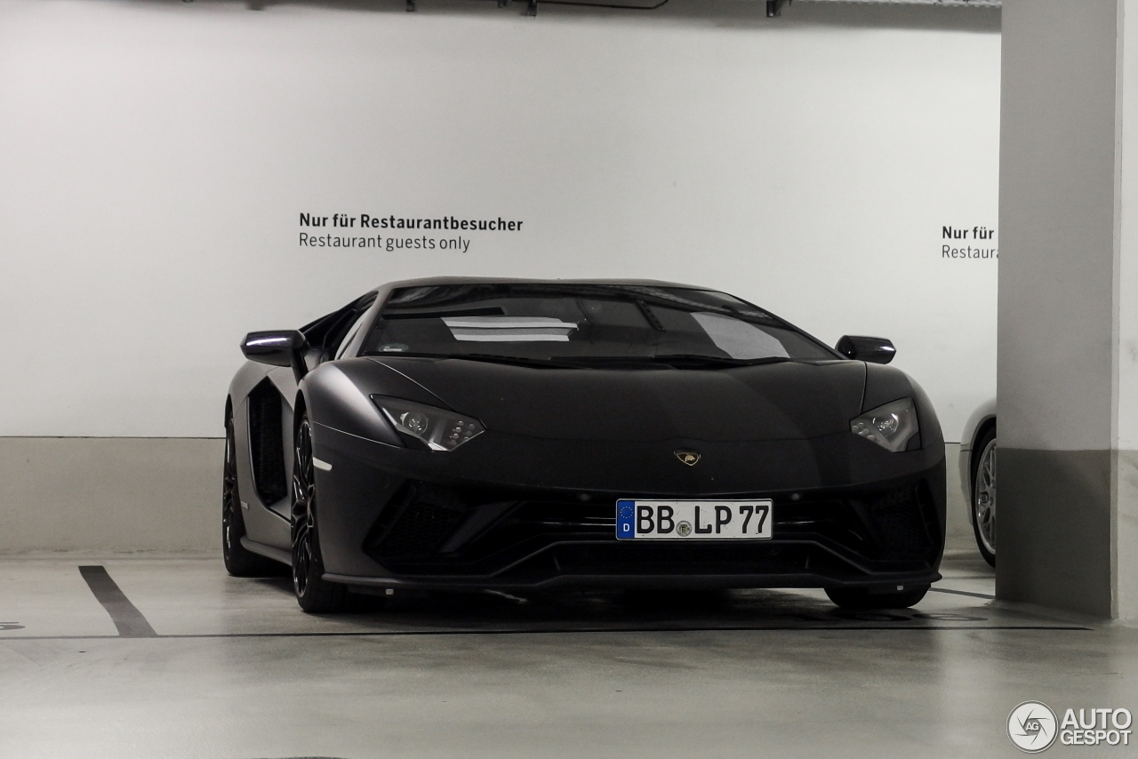 Lamborghini Aventador S LP740-4