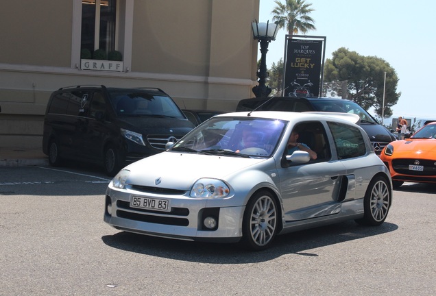 Renault Clio V6