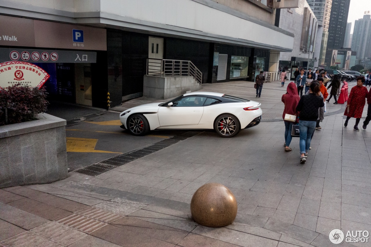 Aston Martin DB11 V8