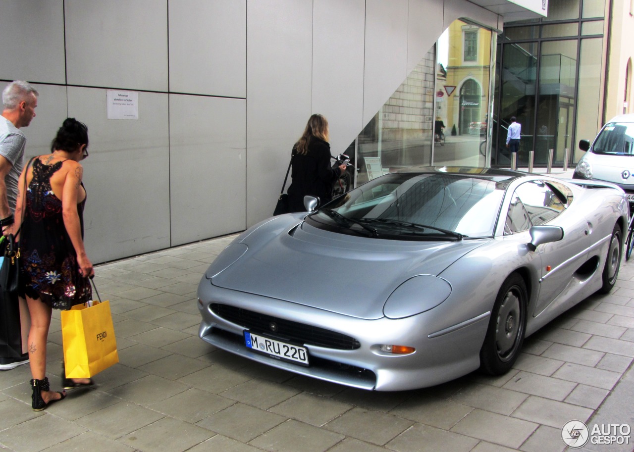 Jaguar XJ220