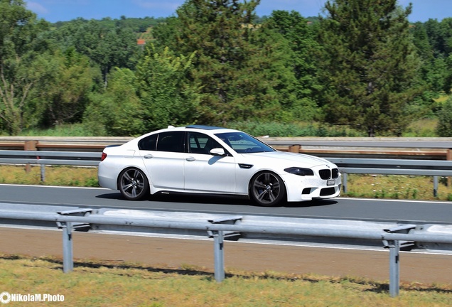 BMW M5 F10 2011