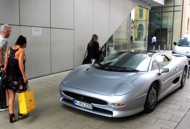 Jaguar XJ220