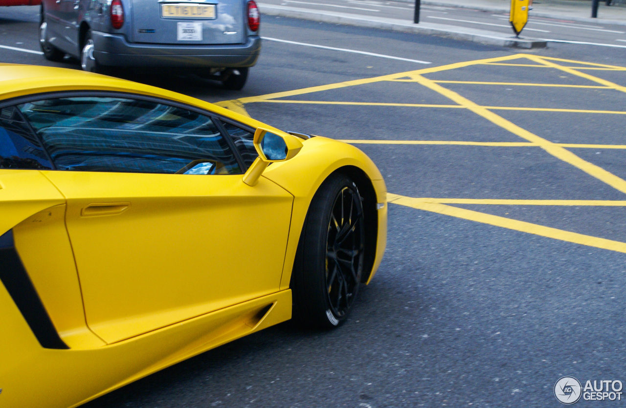 Lamborghini Aventador LP700-4